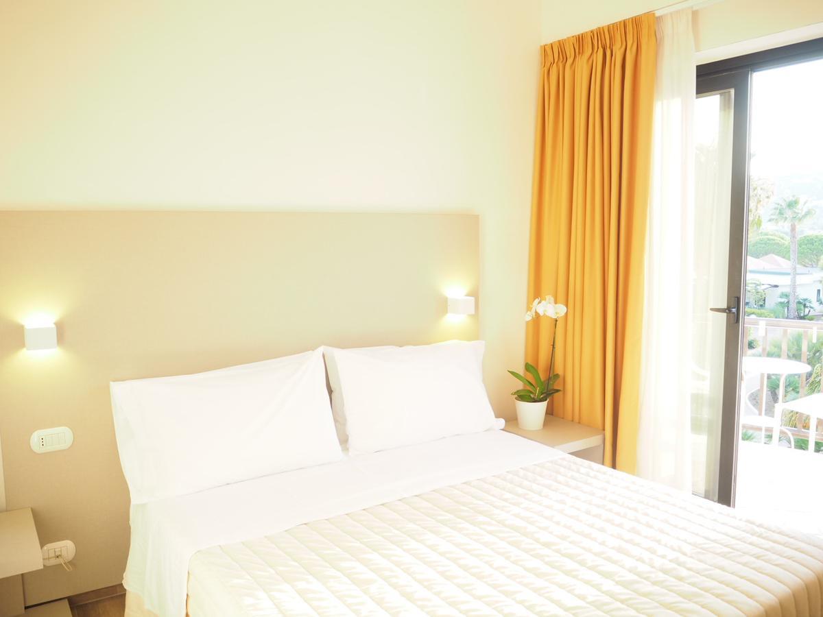 Oasiclub Hotel Βιέστε Εξωτερικό φωτογραφία