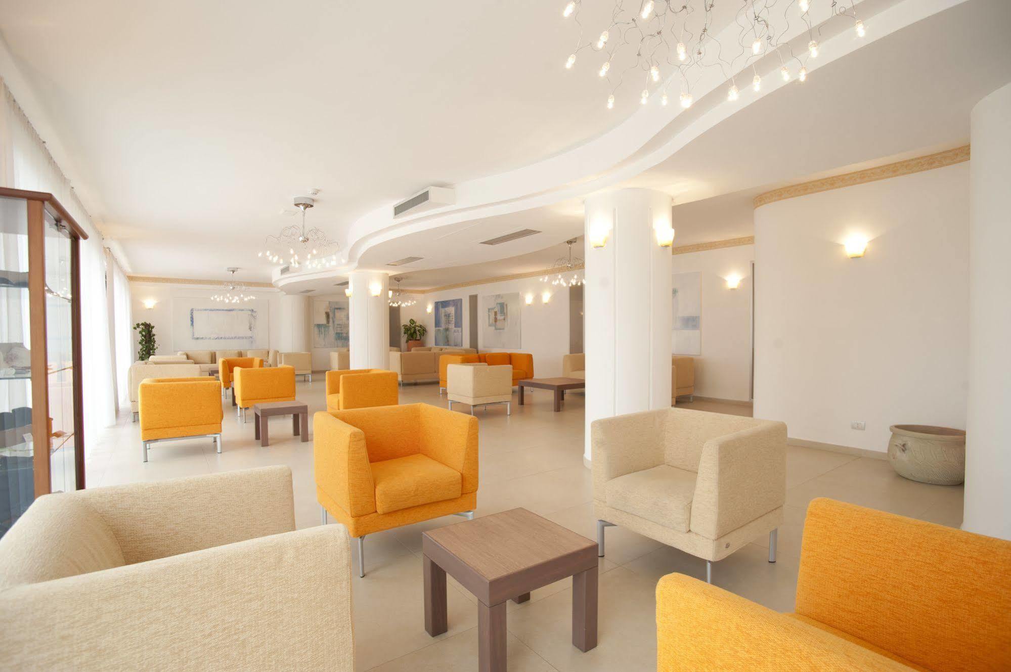 Oasiclub Hotel Βιέστε Εξωτερικό φωτογραφία