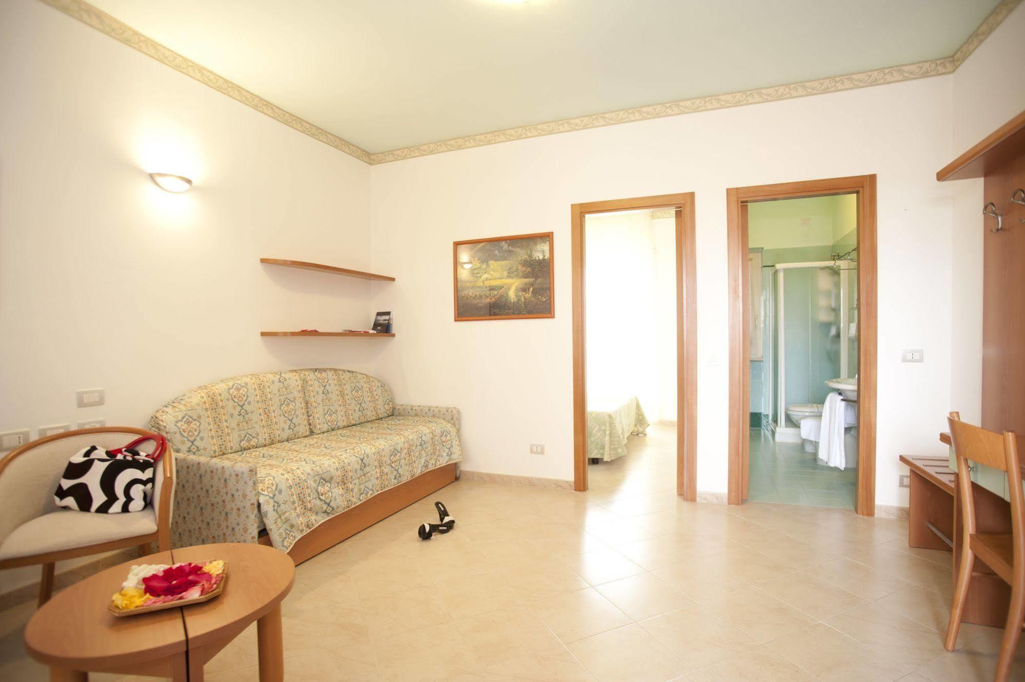Oasiclub Hotel Βιέστε Εξωτερικό φωτογραφία