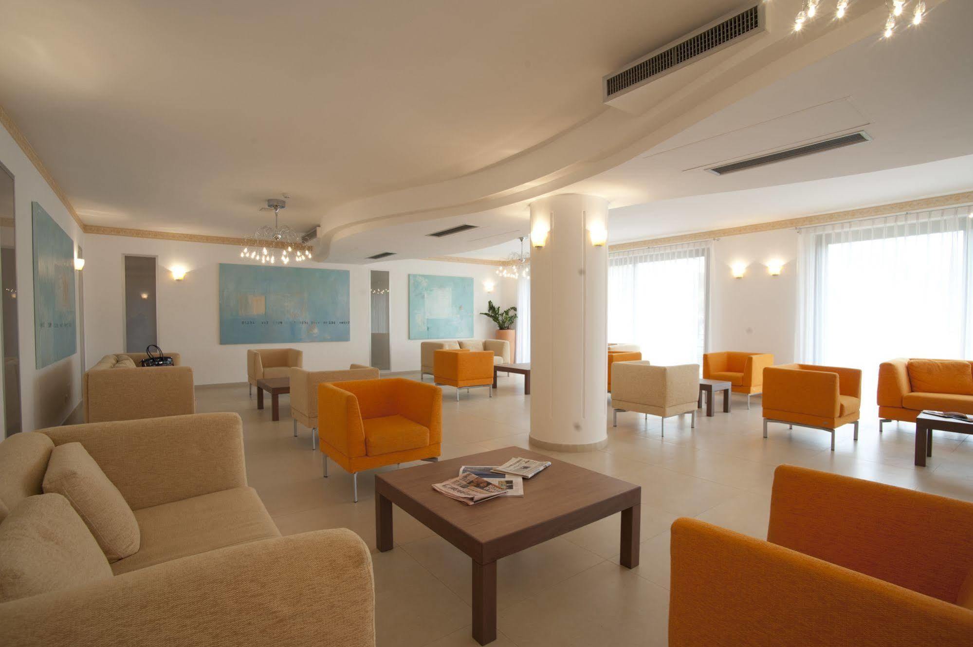 Oasiclub Hotel Βιέστε Εξωτερικό φωτογραφία