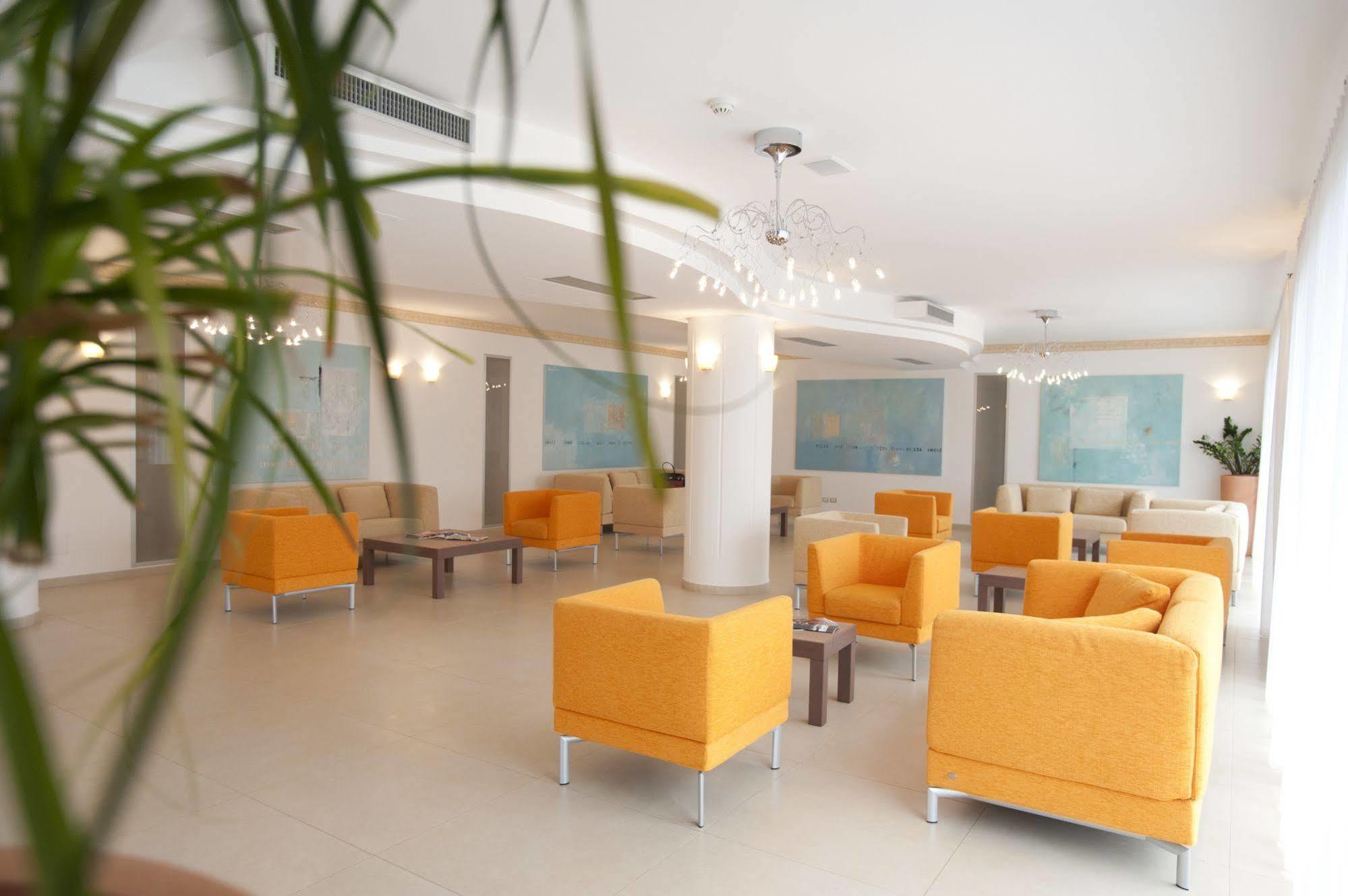 Oasiclub Hotel Βιέστε Εξωτερικό φωτογραφία