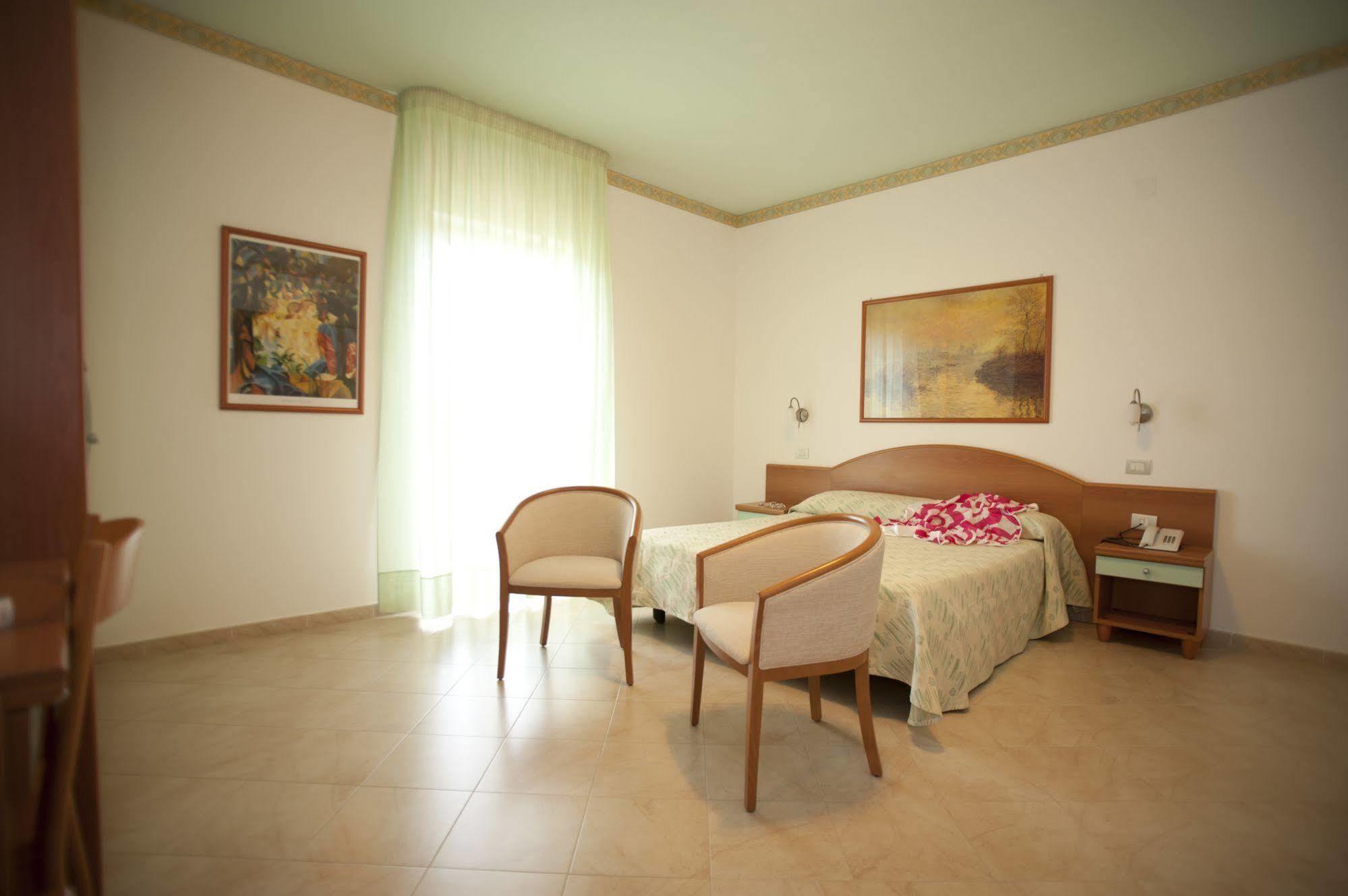 Oasiclub Hotel Βιέστε Εξωτερικό φωτογραφία
