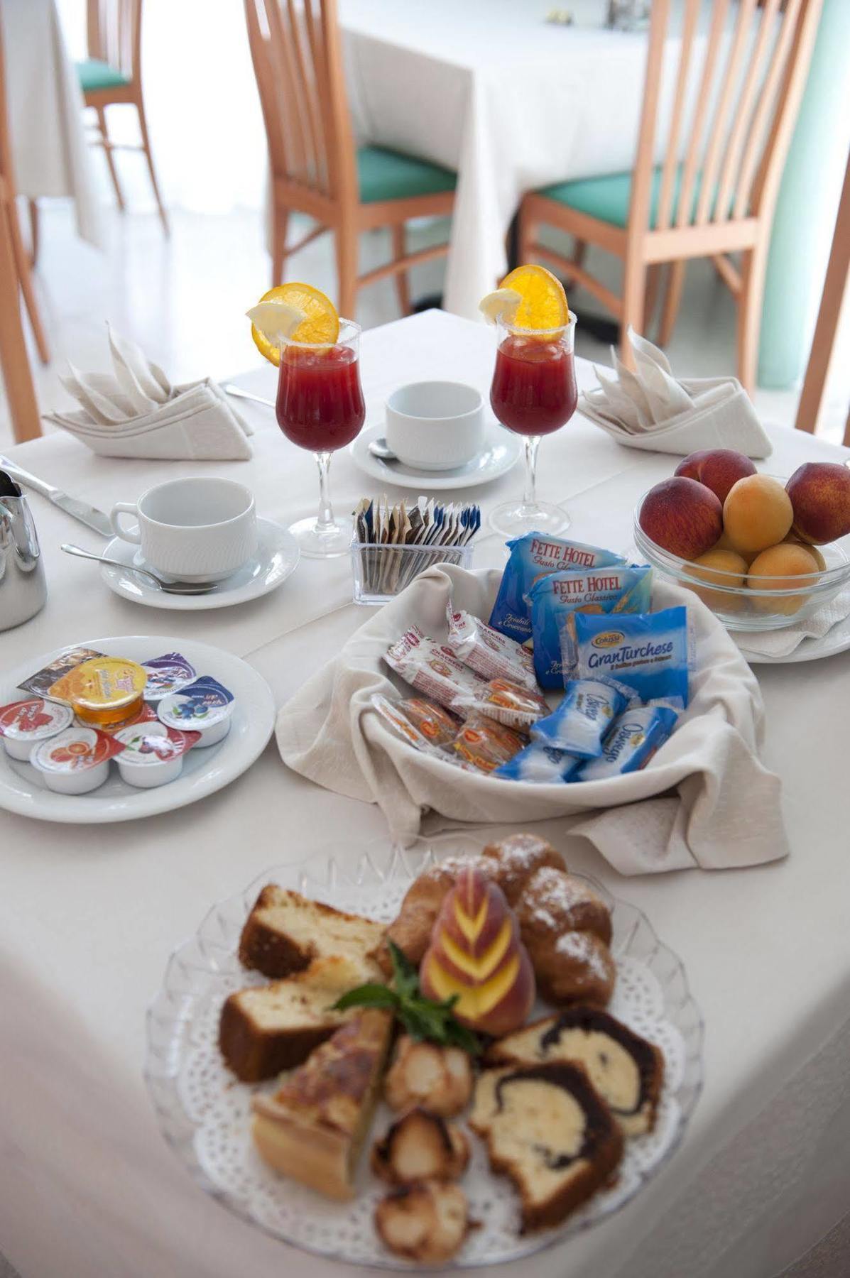 Oasiclub Hotel Βιέστε Εξωτερικό φωτογραφία
