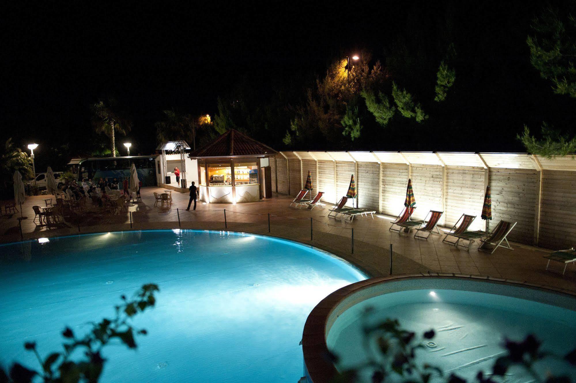 Oasiclub Hotel Βιέστε Εξωτερικό φωτογραφία