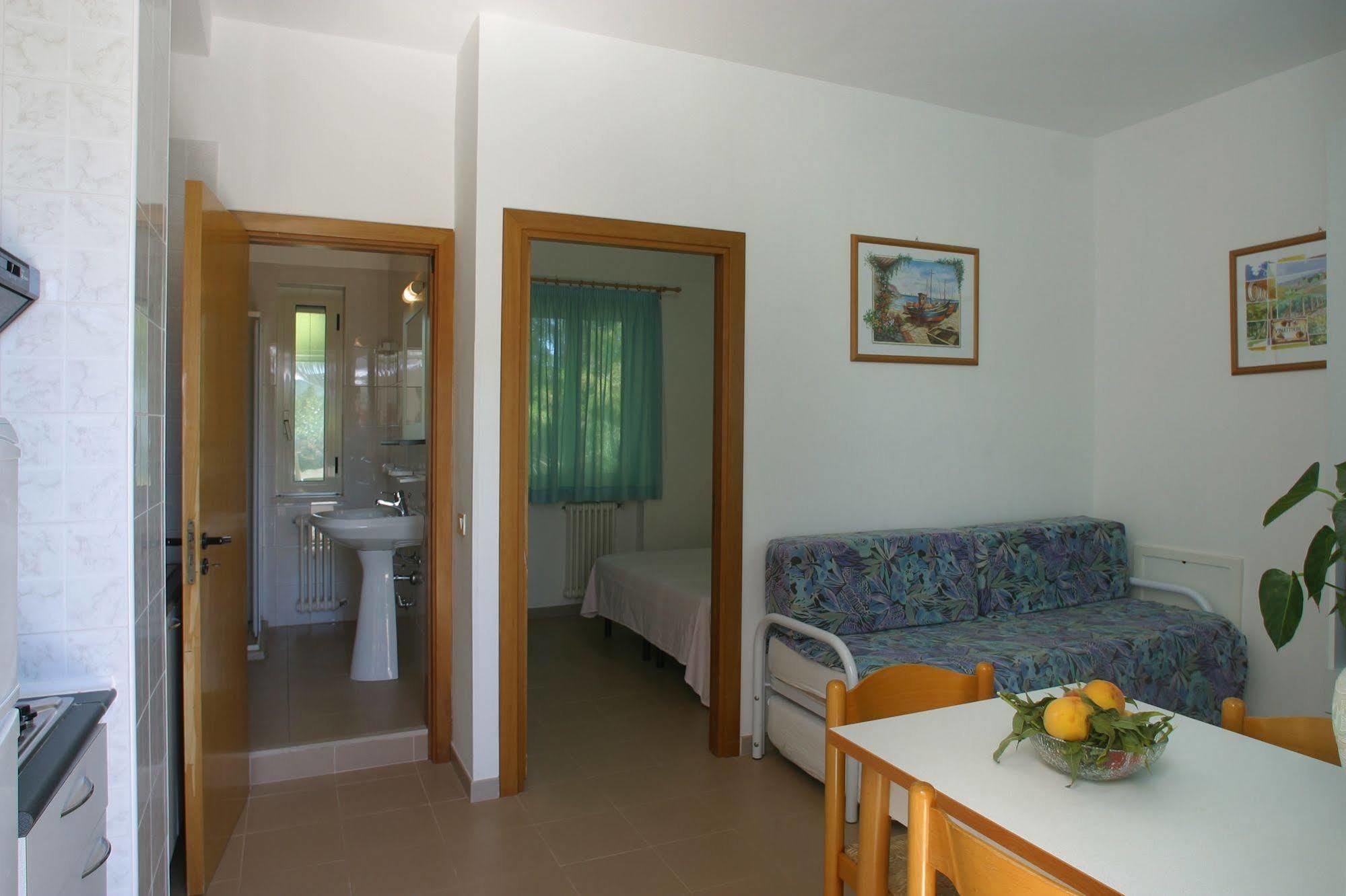 Oasiclub Hotel Βιέστε Εξωτερικό φωτογραφία